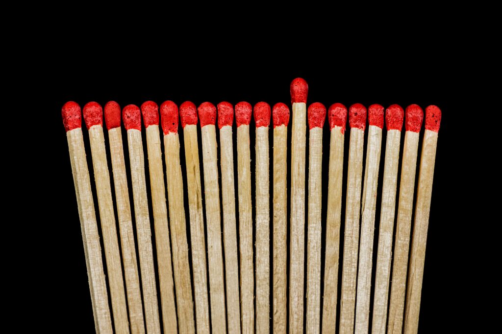 Brown and red matches sticks near each other