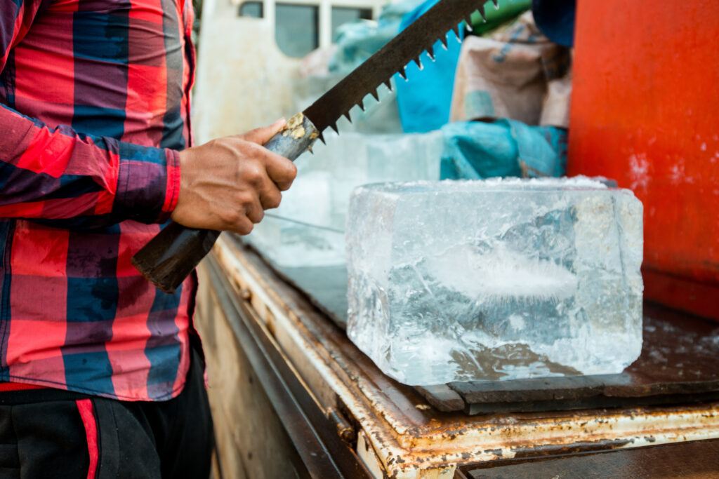 Cutting and delivery of ice